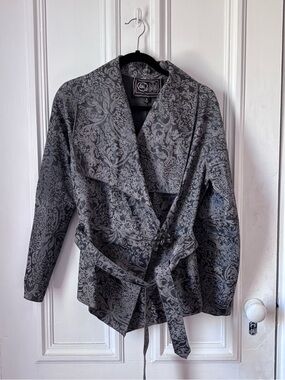 Women’s Chi by Falchi Grey Embossed Button Front Tie Waist Leather Jacket Medium
